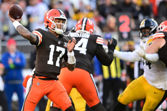 Dorian Thompson-Robinson throws a pass, while his O-line blocks a Steelers player in the background.